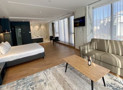Black Diamond Hotel