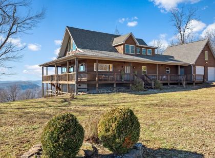 Winston's View!! Wheelchair Accessible Cabin! Private 15 acres!