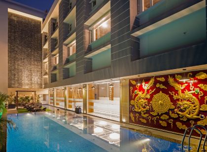 Hotel Saffron Crest