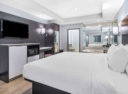 Days Inn & Suites by Wyndham Niagara Falls/Buffalo