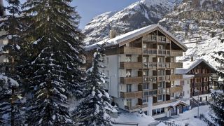 hotel-holiday