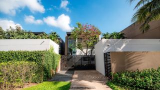beachfront-villa-danang-beach