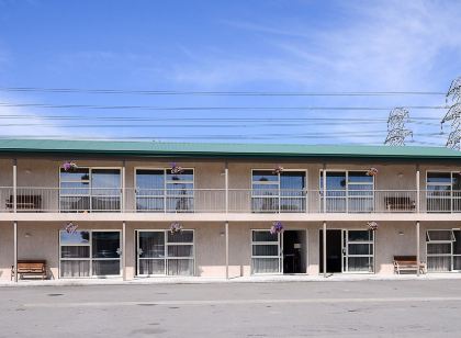 Racecourse Hotel and Motor Lodge