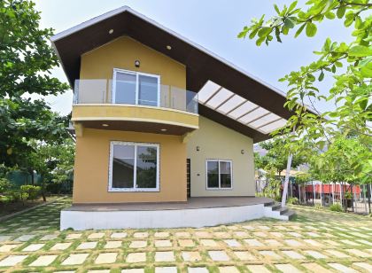 Elegant Waterfront Resort