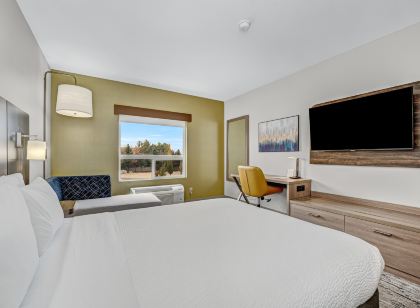 Holiday Inn Express & Suites Edmonton South