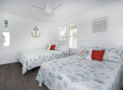 Renovated 2BR Duplex in the heart of Dewey Beach, 1.5 Blocks to the Beach!!