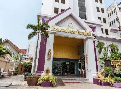 Ayothaya Riverside Hotel