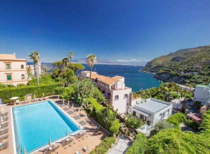 Aequa Hotel