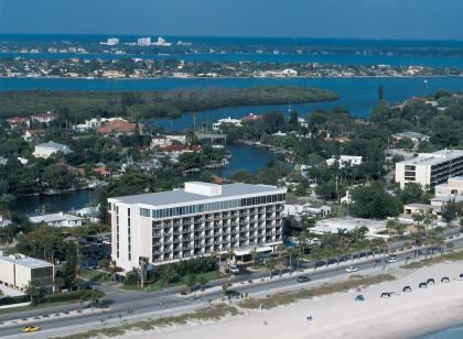 Cirque St Armands Beachside