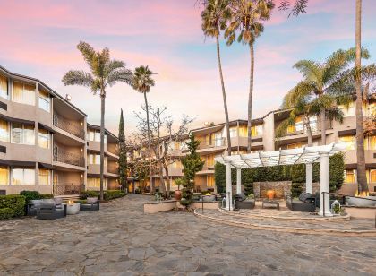 The Belamar Hotel Manhattan Beach, Tapestry Collection by Hilton