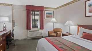 ramada-by-wyndham-boston