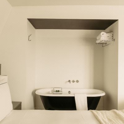 Deluxe Room with Bathtub Deluxe Room with Bathtub August Promo Code