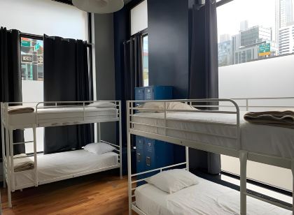 Q4 ホテル&ホステル