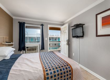 Boardwalk Hotel Charlee & Apartments Beach Hotel Oceanfront