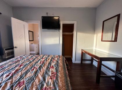 Unity Hotel - No Parking & Rooms Are Upstairs