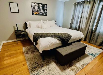 Dew Drop Inn ~ 2 Bed 2 Bath Townhouse with Parking and Outdoor Seating!