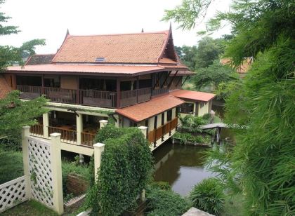 Luang Chumni Village