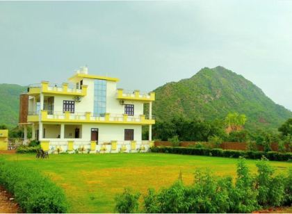 Hotel Divine Palace- Rose Farming & Mountain View