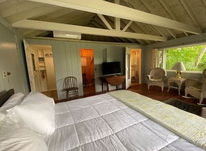 High Tide Inn