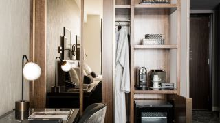 londonhouse-chicago-curio-collection-by-hilton