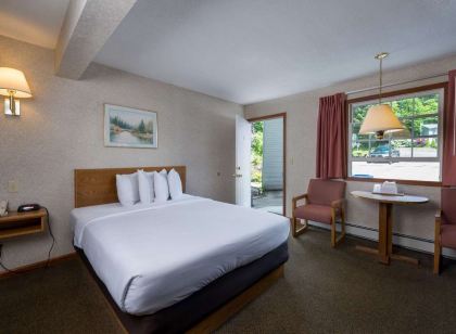 Americas Best Value Inn and Suites Lake George