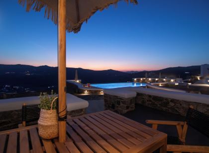 Thronos Suites