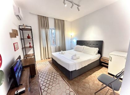 Budget Retreat Tirana & Studios