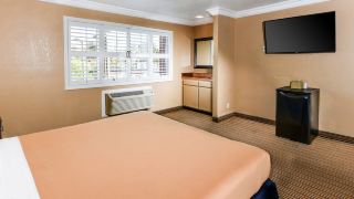 hollywood-inn-express-south