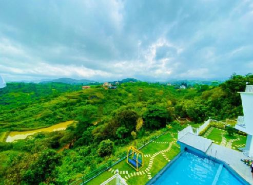 Le Collines Resort
