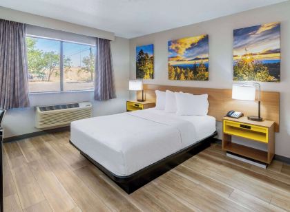 Days Inn by Wyndham Los Lunas