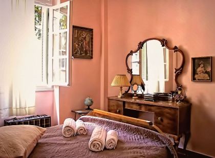 Athens Quinta