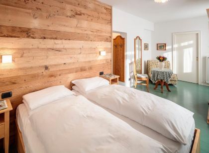 Hotel Meublè Oasi Cortina