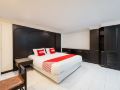 oyo-1042-boon-s-residence-sathorn