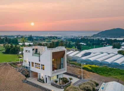 Jeju Themoon Poolvilla