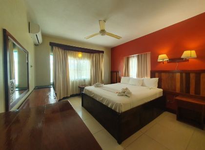 Caye Caulker Plaza Hotel