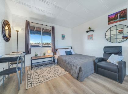 Canyon's Edge Route 66 Motel