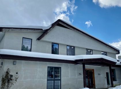 Square 8 Hakuba Retreat by Unplan