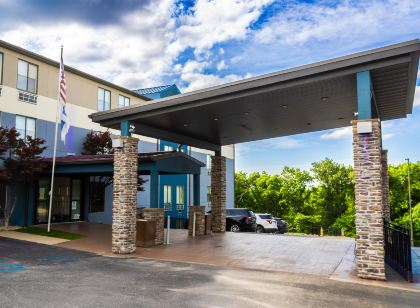 Holiday Inn Express OSAGE BCH - LAKE OF THE OZARKS by IHG