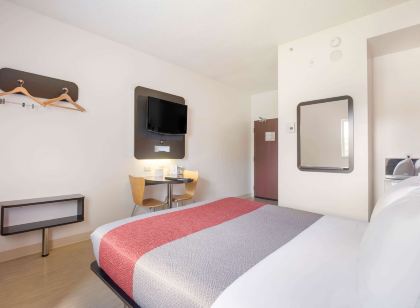 Motel 6 Kingston, on