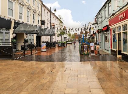 2 Bedroom 2 Bathroom Basingstoke Town Center Apartment by Firoz Property Management