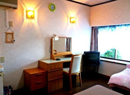 食堂民宿 さと山