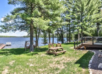 Cedar Lodge: Lakefront Cabin - Wi-Fi, Free Firewood, Generator, No Cleaning Fee!