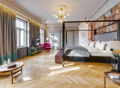 Grand Poet Hotel and Spa by Semarah