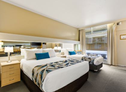 舒適飯店及套房-湖泊入口