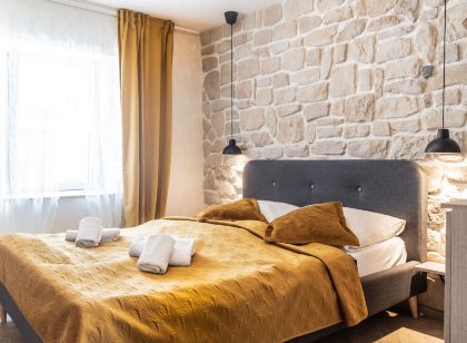 L&B Amphitheater Apartments