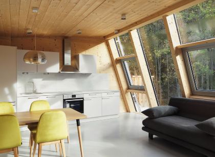 Mondholz - Urban Inn 24-7