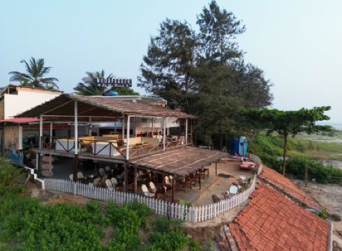 Woodpegger by the Beach, Mandrem