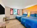casa-blanca-hotel-brooklyn