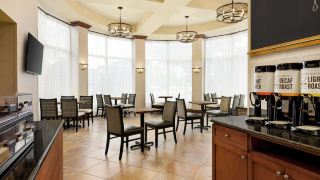 hampton-inn-and-suites-greenville-downtown-riverplace