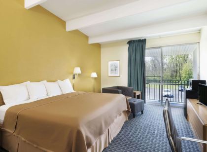 Howard Johnson by Wyndham Newburgh/West Point